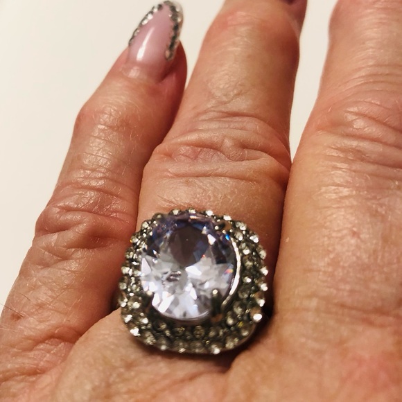 Faceted Size 9 Crystal Cocktail Ring - Picture 9 of 9